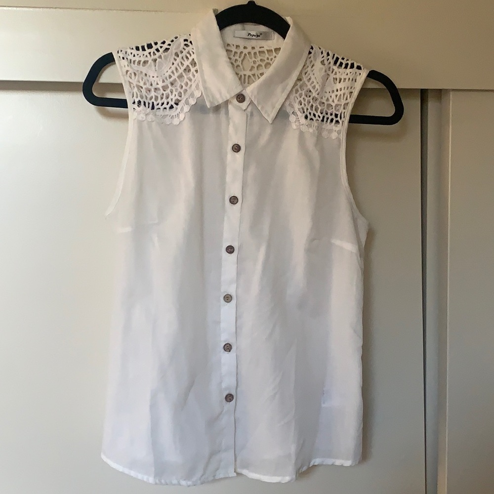 Collar sleeveless blouse